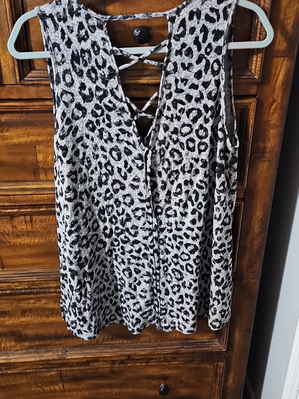 Daytrip Nwots Womens large leopard print tank top. Flowy and soft, criss cross! - Picture 5 of 10